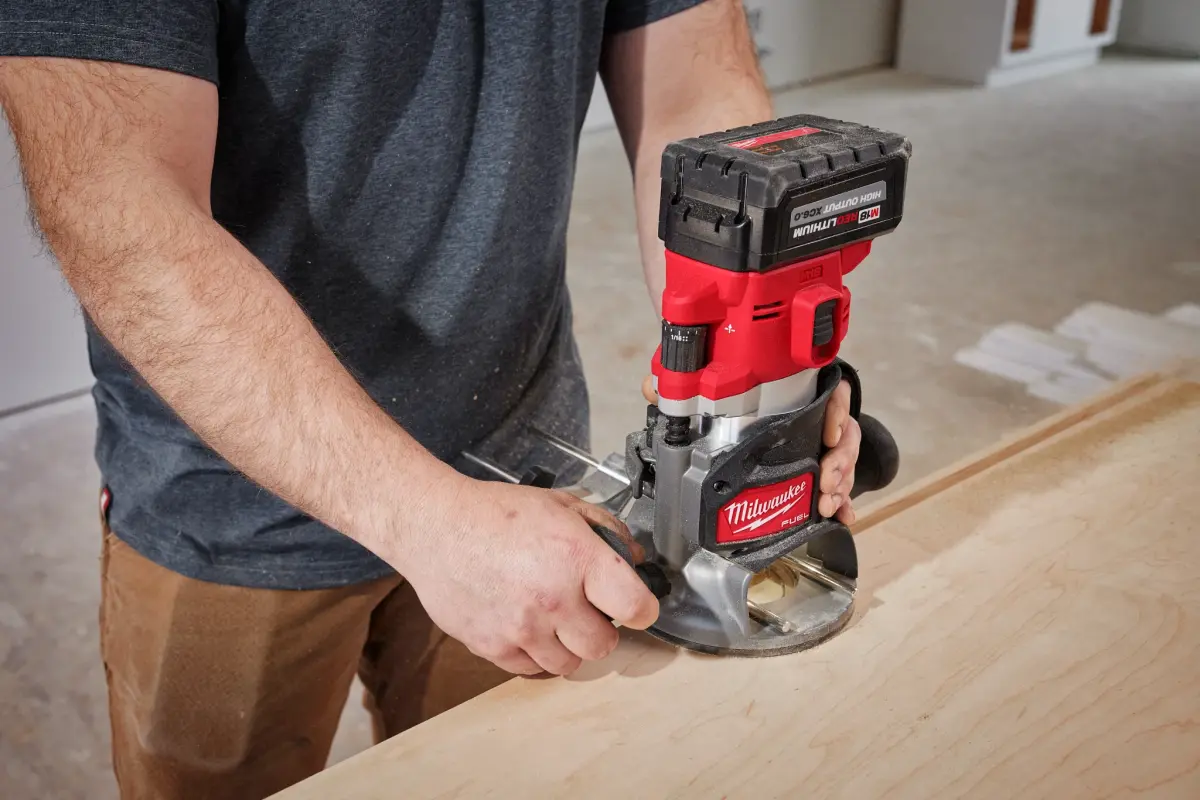 New cordless router from Milwaukee - Woodshop News